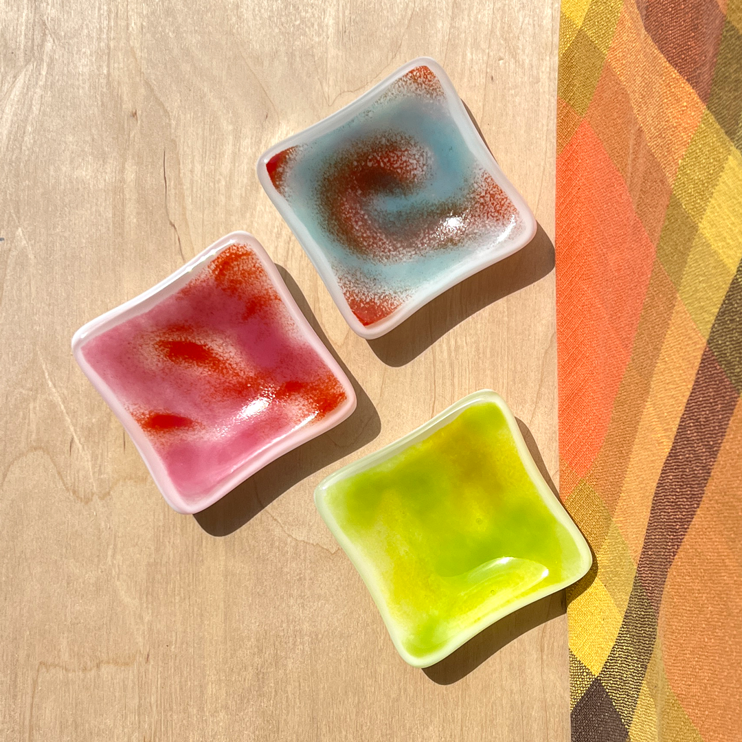 Tiny Gradient Trinket Dishes